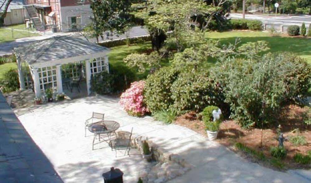Fuquay Mineral Spring Inn & Garden Eksteriør billede